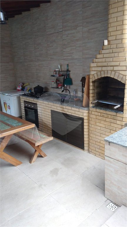 Casa à venda com 3 quartos, sendo 2 suítes, no condomínio Recanto das Palmeiras, Rio de Janeiro - RJ