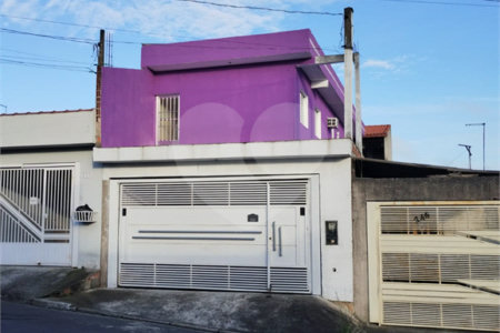 Sobrado à venda com 3 quartos, sendo 1 suíte,  em Jardim Varan, Suzano, SP