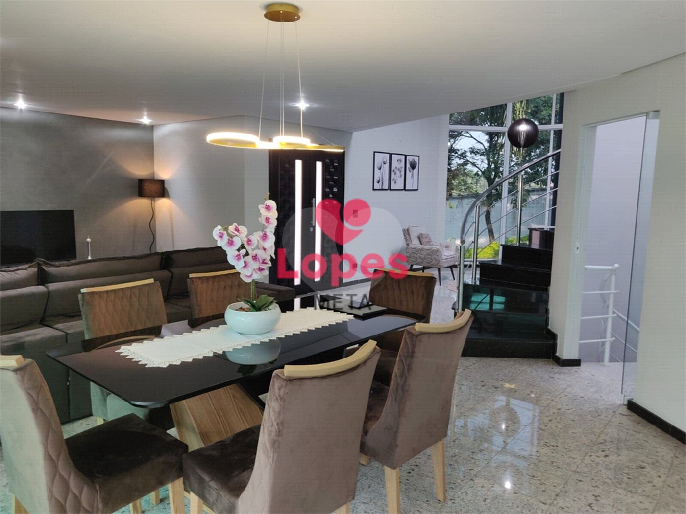 Casa à venda com 3 suítes no condomínio Jaridim Coleginho, Jacareí - SP