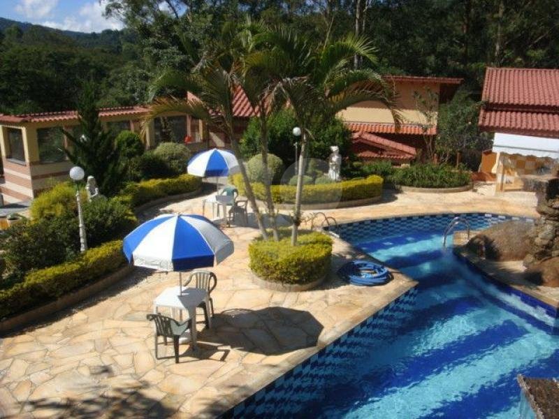 Sobrado à venda com 5 suítes em Juqueri Mirim, Mairiporã, SP