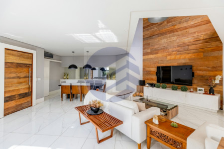 Duplex à venda com 3 quartos, sendo 3 suítes, em Vila Suzana 287m²