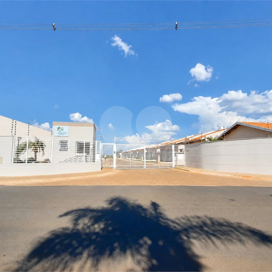 Casa à venda ou para alugar com 2 quartos no condomínio Villagio Allegro, Itapetininga - SP