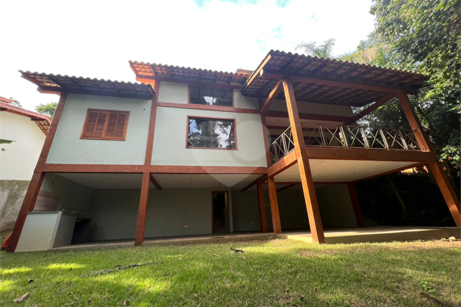 Sobrado à venda com 3 quartos, sendo 1 suíte,  em Serra da Cantareira, Mairiporã, SP