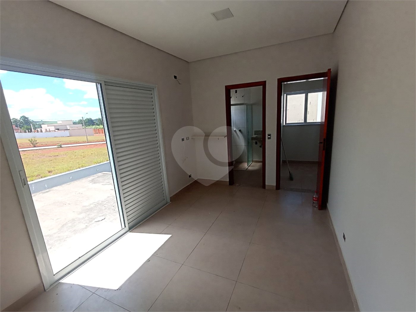Casa à venda com 3 quartos, sendo 1 suíte, no condomínio Residencial Golden Ville, Itapetininga - SP
