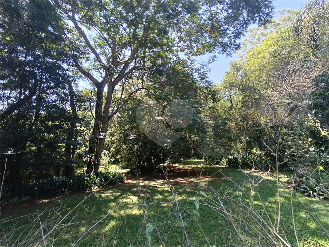 Casa à venda com 4 quartos, sendo 3 suítes, no condomínio Patrimônio do Carmo, São Roque - SP
