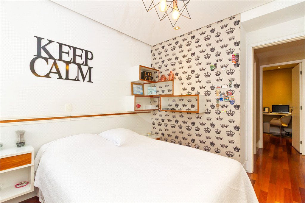 Apartamento de Alto Padrão no Campo Belo para venda com porteira fechada, com 4 dormitórios suítes e 4 vagas com lazer de club.