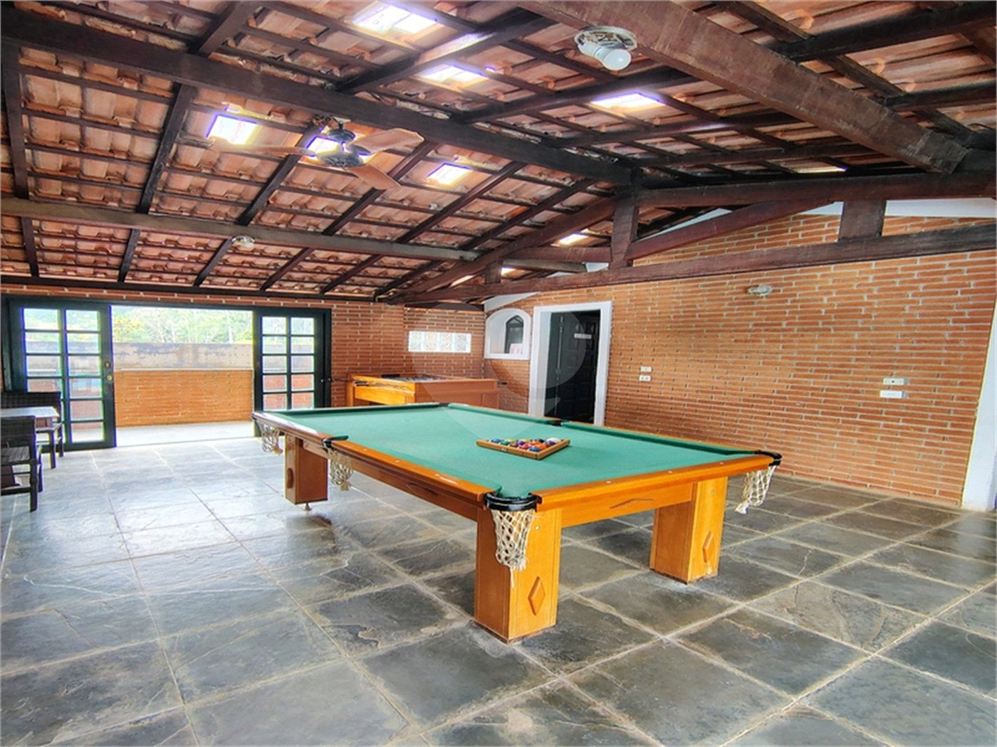 Chácara à venda com 10 quartos, sendo 2 suítes, em Mombaça, São Roque, SP