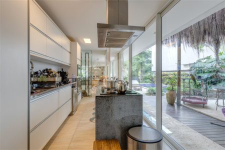 Casa à venda com 4 suítes no condomínio Residencial Canumã, São Paulo - SP