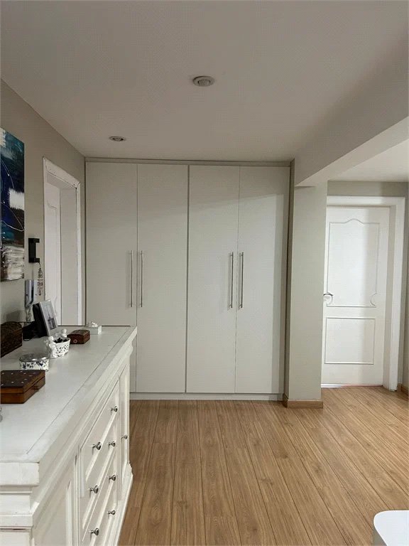Apartamento à venda com 4 suítes em Real Parque, São Paulo, SP