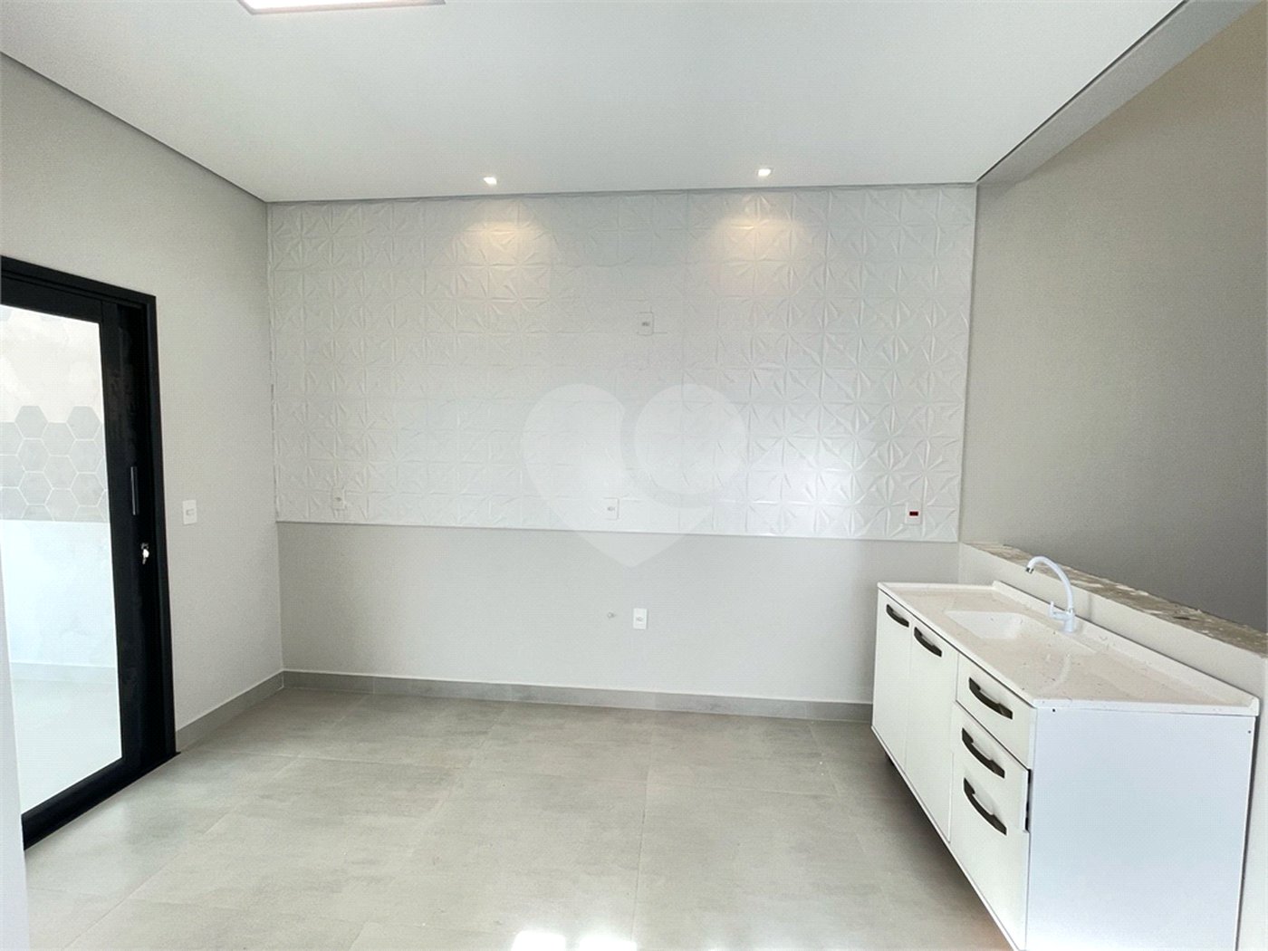 Casa à venda com 3 quartos, sendo 1 suíte, no condomínio Horto Florestal Iii, Sorocaba - SP