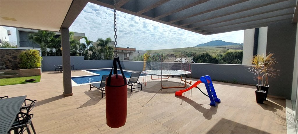 Casa à venda ou para alugar com 4 suítes no condomínio Figueira Garden, Atibaia - SP