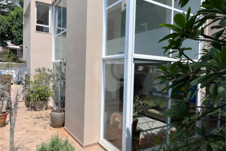 Sobrado à venda com 3 quartos, sendo 2 suítes, em Granja Julieta, São Paulo, SP