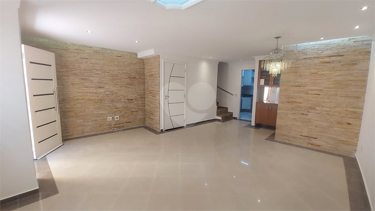 Casa para alugar com 3 quartos, sendo 1 suíte, no condomínio Santanna, São Paulo - SP
