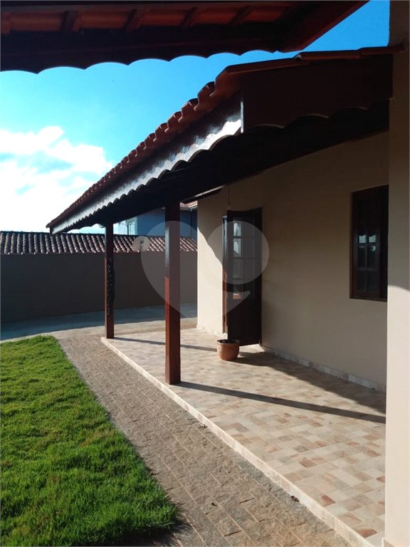 Casa à venda com 3 quartos, sendo 1 suíte, no condomínio Marf Ii, Bom Jesus dos Perdões - SP