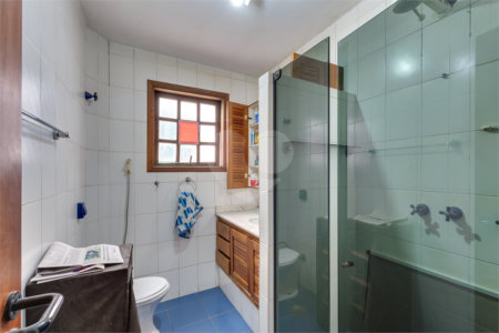 Sobrado à venda com 4 quartos, sendo 2 suítes, em Chácara Santo Antônio, São Paulo, SP