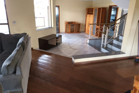 Casa à venda com 4 quartos, sendo 3 suítes, no condomínio Arujá 5, Arujá - SP