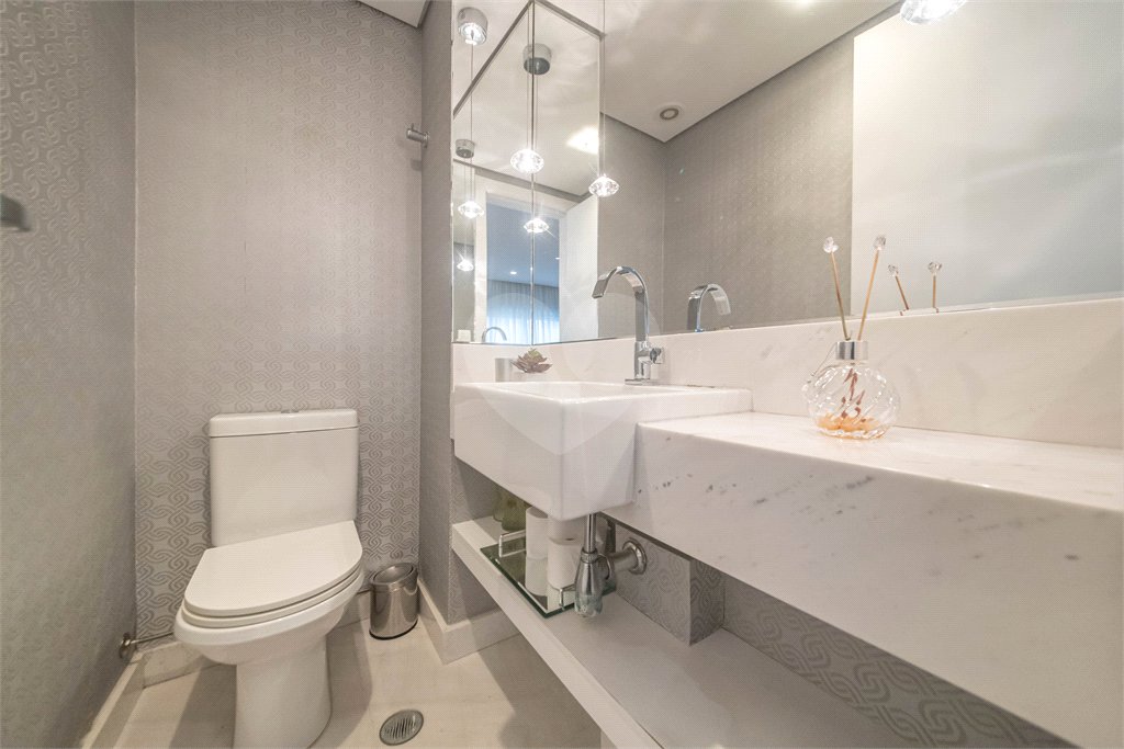 Apartamento à venda com 3 quartos, sendo 2 suítes, em Vila Mariana, São Paulo, SP