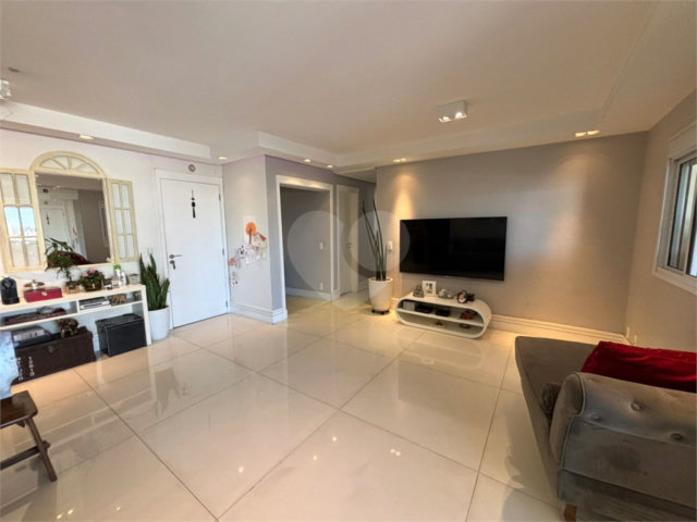 Apartamento à venda com 3 quartos, sendo 1 suíte,  em Santo Amaro, São Paulo, SP