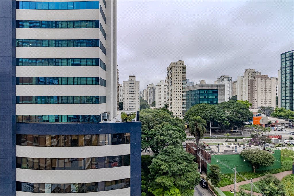 Apartamento à venda com 3 quartos, sendo 2 suítes, em Campo Belo, São Paulo, SP