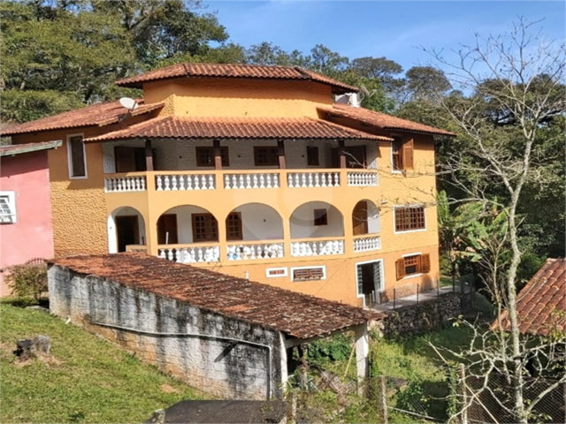 Sobrado à venda com 3 quartos, sendo 2 suítes,  em Serra da Cantareira, Mairiporã, SP