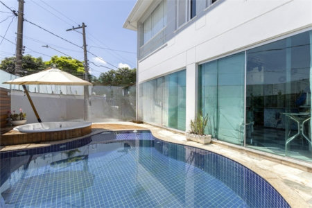 Sobrado à venda com 4 quartos, sendo 3 suítes, em Tucuruvi, São Paulo, SP