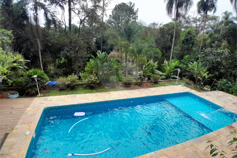 Casa Térrea à venda com 5 quartos, sendo 2 suítes,  em Roseira, Mairiporã, SP