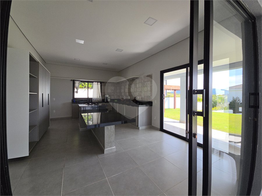 Casa à venda com 3 suítes no condomínio Village Ipanema I, Araçoiaba da Serra - SP