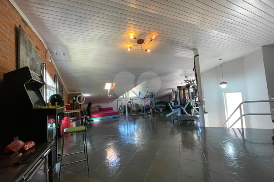 Casa à venda com 4 quartos, sendo 2 suítes, no condomínio Residencial Itatinga I, São Paulo - SP