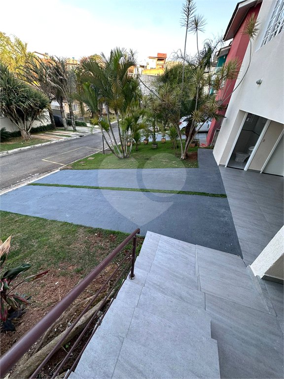 Casa à venda com 4 quartos, sendo 1 suíte,  no condomínio Jardim das Acácias, Cotia - SP