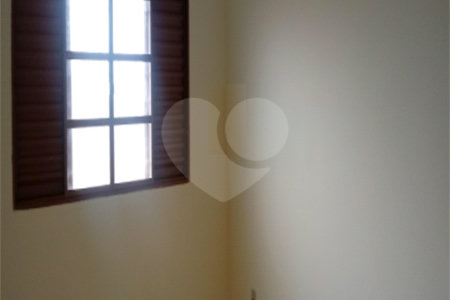 Sobrado com 3 dormitórios.