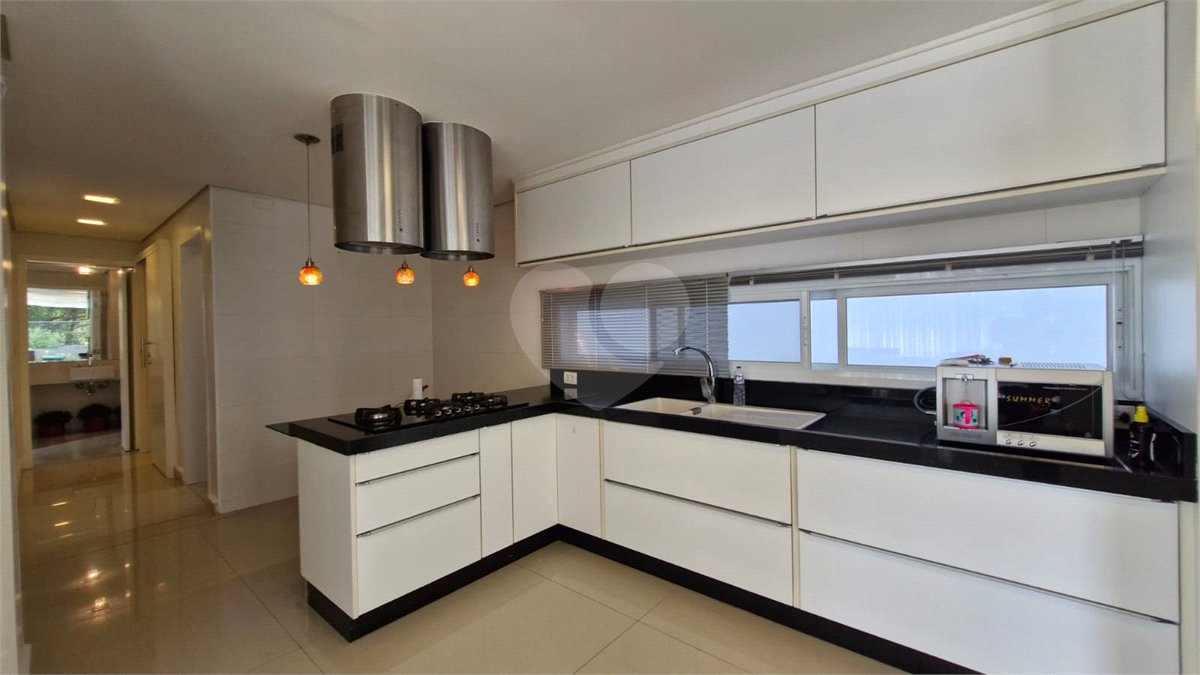 Casa à venda ou para alugar com 5 quartos, sendo 4 suítes, no condomínio Shamballa II, Atibaia - SP