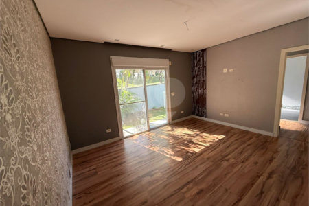 Casa alto padrão condomínio fechado em Atibaia com 4 suítes e ampla área de lazer, espaço gourmet, piscina, 6 vagas garagem
