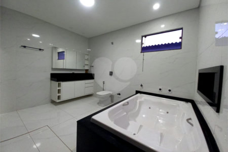 Casa à venda com 3 quartos, sendo 1 suíte,  em Vila Santa Catarina, Dourados, MS