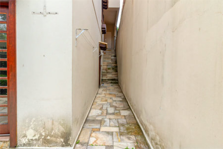 Casa à venda com 4 quartos, sendo 3 suítes,  no condomínio Vila das Flores, São Paulo - SP