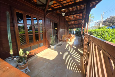 Casa à venda com 3 quartos, sendo 1 suíte, no condomínio Estância Marambaia, Vinhedo - SP