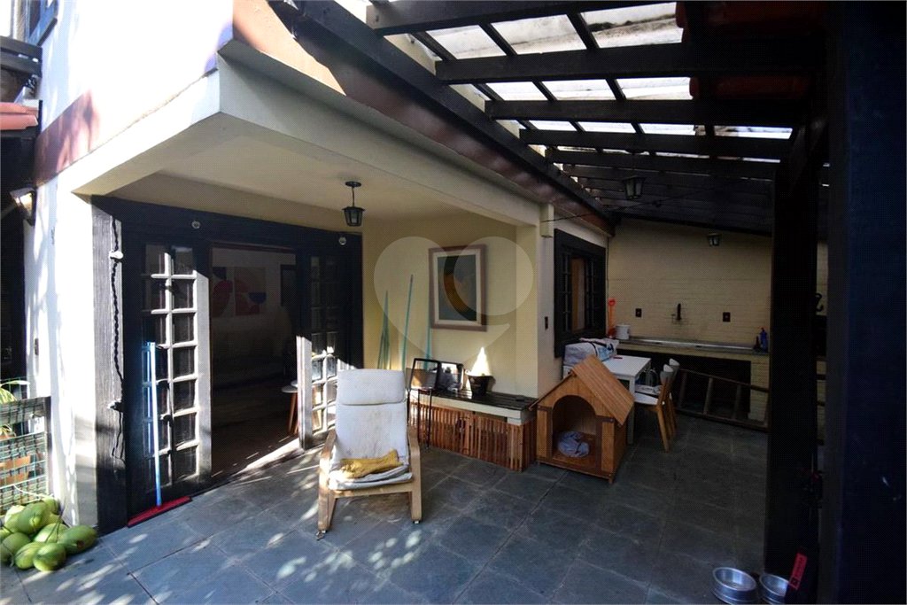 Casa à venda com 5 quartos, sendo 1 suíte, no condomínio Vivendas, Rio de Janeiro - RJ