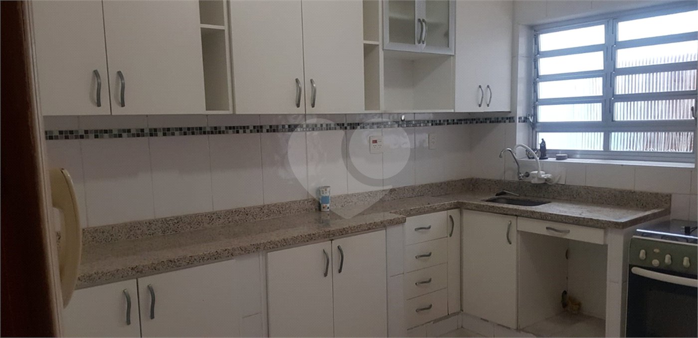Sobrado à venda com 4 quartos, sendo 2 suítes, em Vila Hamburguesa, São Paulo, SP