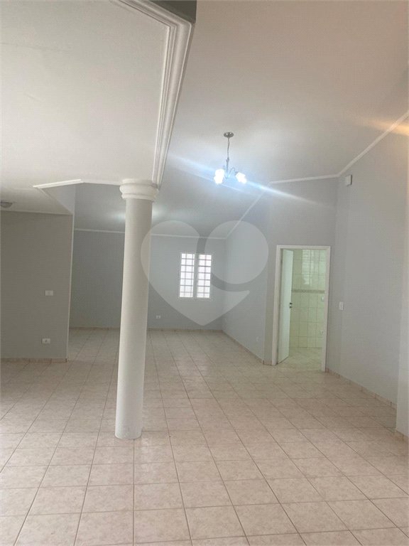 Sobrado à venda ou para alugar com 3 quartos, sendo 1 suíte, no Centro, Salto, SP