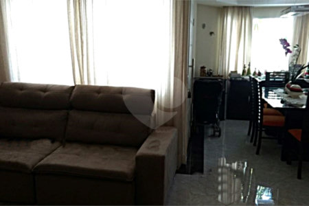 Casa à venda com 3 quartos, sendo 1 suíte,  no condomínio Residencial Água Fria, São Paulo - SP