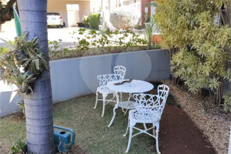 Casa à venda com 3 quartos, sendo 1 suíte,  no condomínio Residencial Jardim das Palmeiras, Vinhedo - SP