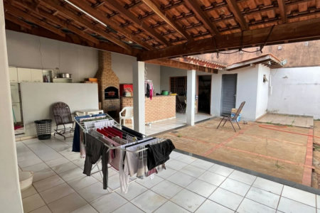 Casa à venda com 3 quartos, sendo 1 suíte,  em Jardim Primaveril, Três Lagoas, MS
