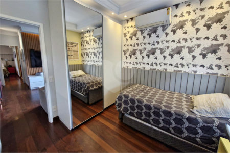 Casa à venda com 4 quartos, sendo 3 suítes,  no condomínio Le Lis Vert Village, São Paulo - SP