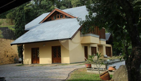 Sobrado à venda com 7 quartos, sendo 5 suítes,  no Centro, Mairiporã, SP