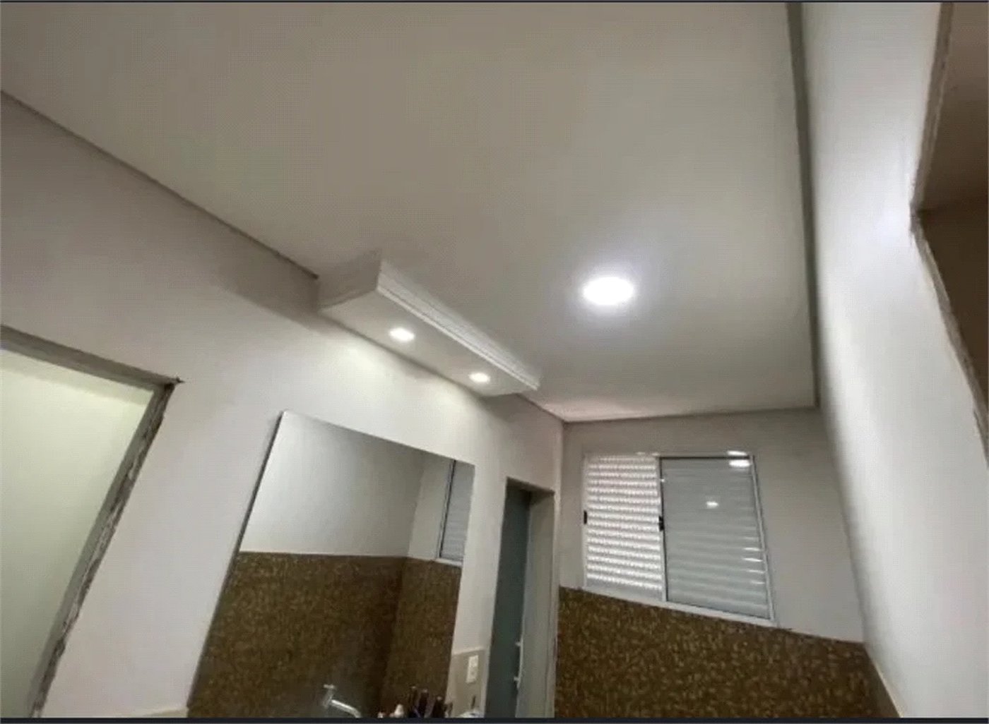 Sobrado à venda com 5 quartos em Santa Maria, Osasco, SP