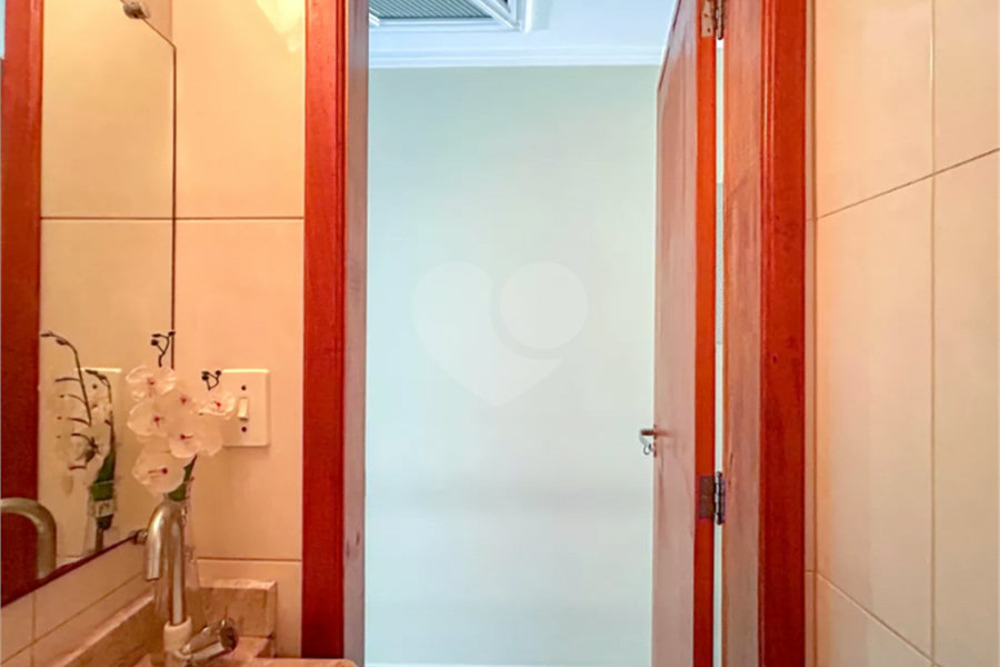 Sobrado à venda com 3 quartos, sendo 1 suíte, em Vila Mangalot, São Paulo, SP