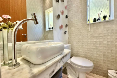 Casa à venda com 4 quartos, sendo 3 suítes, no condomínio Vilarejo, Carapicuíba - SP