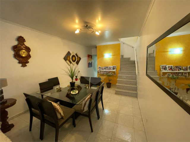 Sobrado à venda com 3 quartos, sendo 1 suíte,  em Vila Paiva, São Paulo, SP