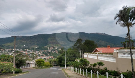 Casa à venda com 2 suítes no condomínio Olido, Atibaia - SP