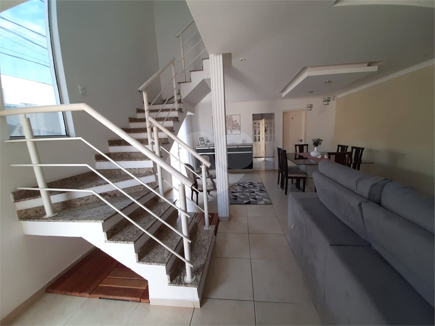 Sobrado à venda com 3 quartos, sendo 1 suíte, em Vila Suissa, Mogi das Cruzes, SP