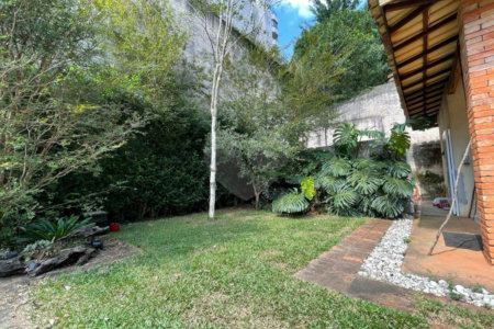 Casa à venda com 4 quartos, sendo 1 suíte, em Vila Morumbi, São Paulo, SP